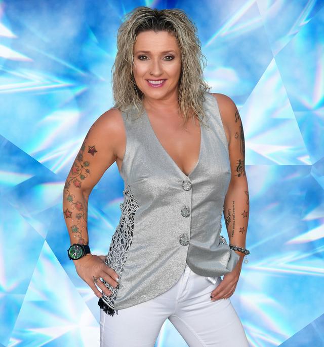 Daniela Alfinito hat im Januar 2021 ihr neues Album "Splitter aus Glück" veröffentlicht. Daniela Alfinito hat im Januar 2021 ihr neues Album "Splitter aus Glück" veröffentlicht.
