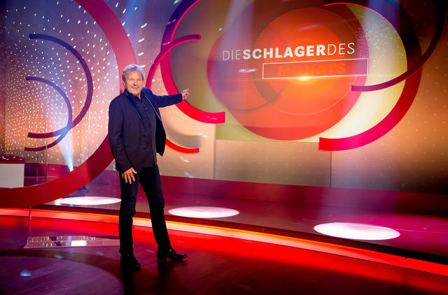 Bernhard Brink präsentiert die "Schlager des Monats" im MDR. Bernhard Brink präsentiert die "Schlager des Monats" im MDR.