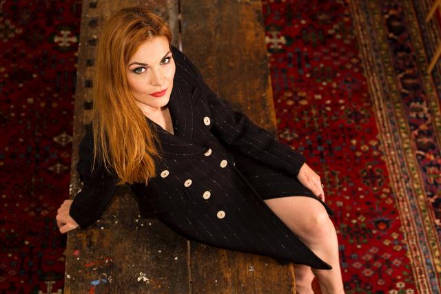 Chantal Dorn hat ihr Album "Feuerfest" veröffentlicht. Chantal Dorn hat ihr Album "Feuerfest" veröffentlicht.