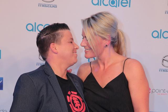 Kerstin Ott und ihre Frau Karolina im Jahr 2017. Kerstin Ott und ihre Frau Karolina im Jahr 2017.