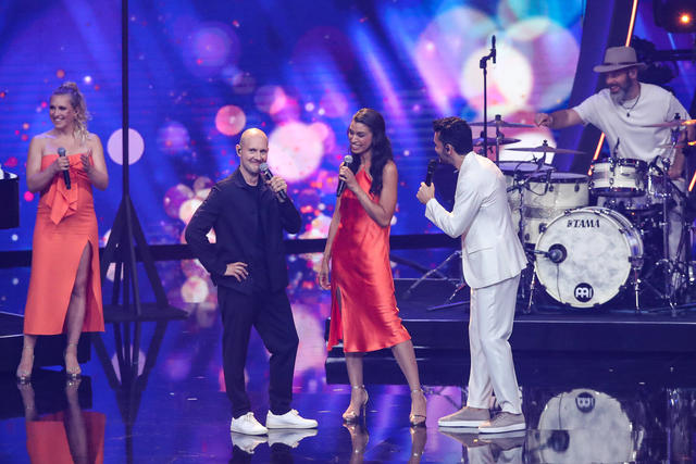 Saenger Oli P. mit Sängerin Naima und Moderator Giovanni Zarrella, Die Giovanni Zarrella Show Saenger Oli P. mit Sängerin Naima und Moderator Giovanni Zarrella, Die Giovanni Zarrella Show