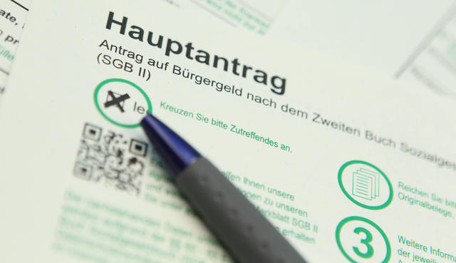 Ein Bürgergeld-Antrag wird ausgefüllt