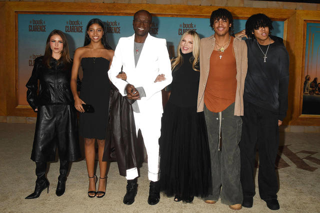 Leni Klum, Lou Samuel, Seal, Laura Strayer, Henry Guenther Samuel und Johan Riley Samuel bei der "The Book Of Clarence" Film-Premiere am 5.01.2024 Leni Klum, Lou Samuel, Seal, Laura Strayer, Henry Guenther Samuel und Johan Riley Samuel bei der "The Book Of Clarence" Film-Premiere am 5.01.2024