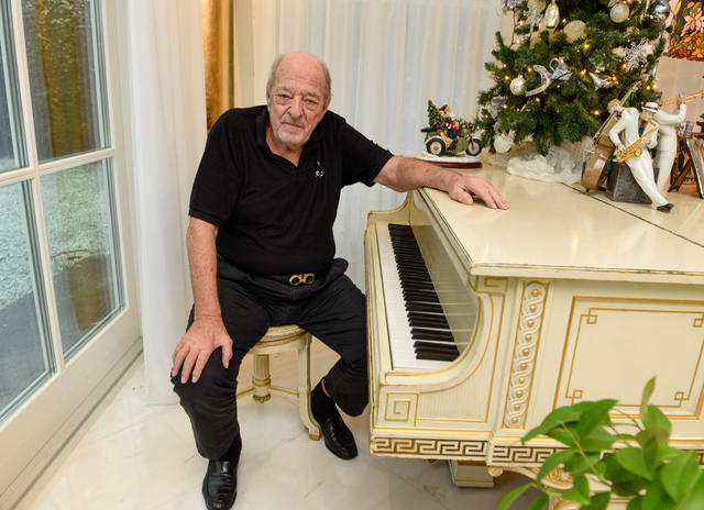 Ralph Siegel in seinem Haus in Grünwald am 9. Dez. 2022 Ralph Siegel in seinem Haus in Grünwald am 9. Dez. 2022