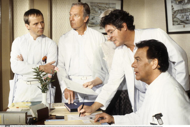 Die Schwarzwaldklinik: Michael Kausch, Horst Naumann, Volker Brandt und Klausjürgen Wussow im Dezember 1986 Die Schwarzwaldklinik: Michael Kausch, Horst Naumann, Volker Brandt und Klausjürgen Wussow im Dezember 1986