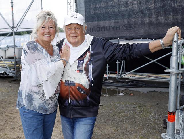 Graham Bonney mit Ehefrau Iris beim Open Air Schlager Olymp 2024 Graham Bonney mit Ehefrau Iris beim Open Air Schlager Olymp 2024