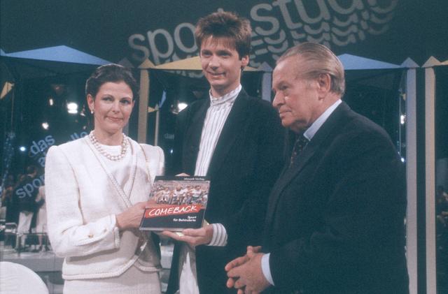 Königin Silvia von Schweden mit Günther Jauch und Willi Daume, 1988 Königin Silvia von Schweden mit Günther Jauch und Willi Daume, 1988