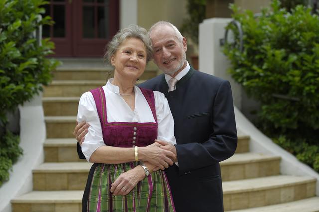 "Strum der Liebe": Antje Hagen (Rolle Hildegard Sonnbichler) und Sepp Schauer (Rolle Alfons Sonnbichler) am Set 2015