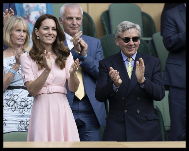 Prinzessin Kate mit ihrem Vater Michael bei Wimbledon, 2021 Prinzessin Kate mit ihrem Vater Michael bei Wimbledon, 2021