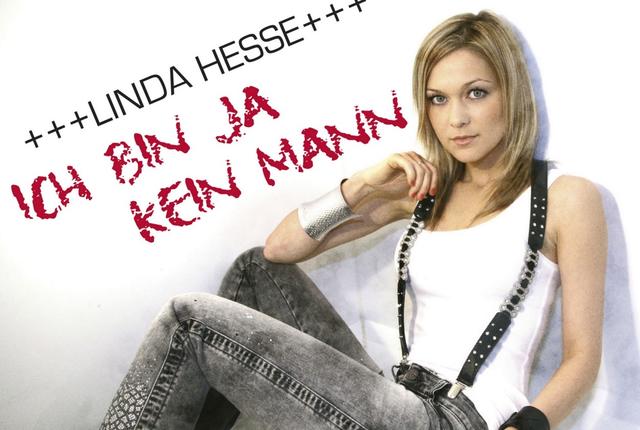 Sie ist kein Mann und wahrscheinlich stehen Linda Hesse gerade deswegen die Hosenträger viel besser als dem männlichen Geschlecht. Linda Hesse