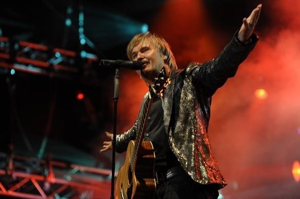 Nik P. begeistert sein Publikum auf der "Sonne, Mond & Sterne Tour 2012". Nik P. Tour 2012