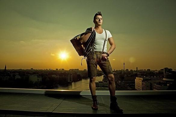 Andreas Gabalier erhält einen Bambi - dies ist eine große Ehre für den Sänger! Andreas Gabalier Bambi