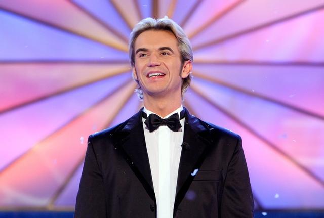 Florian Silbereisen darf sich über herausragende Einschaltquoten freuen! Der charmante Moderator kommt bei seinen Shows eben richtig gut an! Florian Silbereisen TV Show