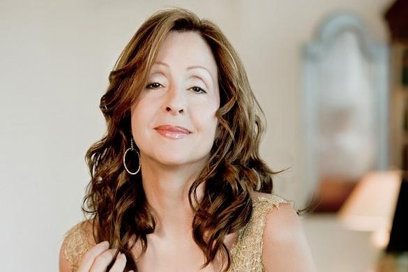 Vicky Leandros hat ein großes Herz! Auch sie gehört zu den Stars, die sich für zahlreiche Charityprojekte einsetzt. Vicky Leandros
