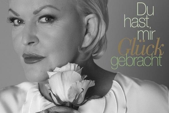 Angelika Milster: „Du hast mir Glück gebracht“ lässt die Herzen der Fans höher schlagen! Das Album ist so facettenreich wie die Künstlerin selbst. Angelika Milster