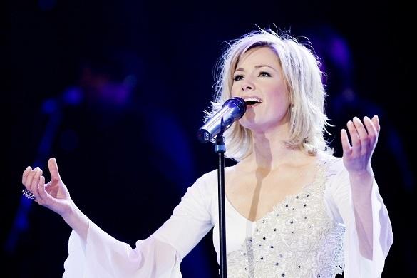 Helene Fischer kann es durchaus mit einem Startenor wie Andrea Bocelli aufnehmen. Man darf sich also auf das Duett der Beiden freuen! Helene Fischer