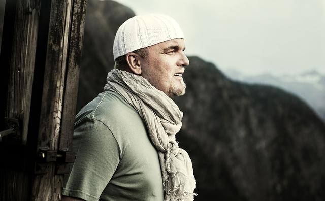 DJ Ötzi neues Album "Es ist Zeit" ist ab sofort erhältlich! Die Fans des Schlagerstars dürfen sich auf jede Menge musikalischer Raffinessen freuen! DJ Ötzi