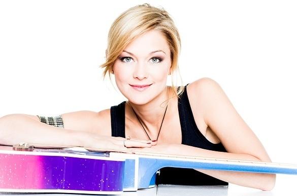 Am 15. Februar erscheint das Debütalbum von Linda Hesse. Damit wird ein Kindheitstraum war: Schon damals wollte sie Sängerin werden Linda Hesse Album "Punktgenaue Landung"