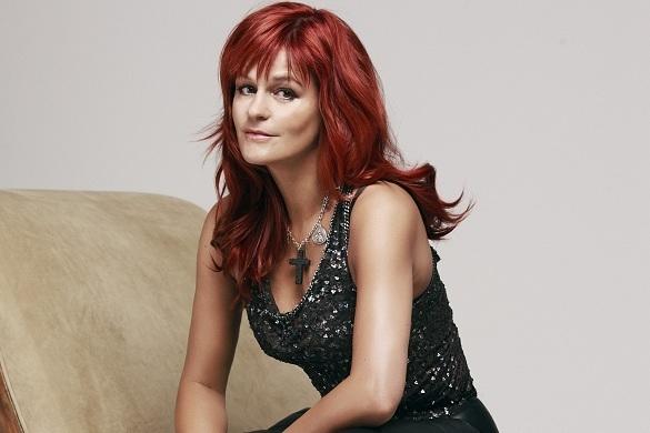 Andrea Berg veröffentlicht am 8. Mai 2013 ihr erstes Kochbuch „Meine Seelenküche“. Darin verstecken sich viele wertvolle Tipps! Andrea Berg Kochbuch Meine Seelenküche