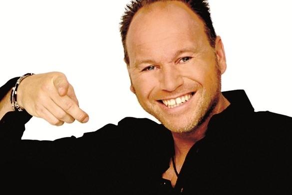 Olaf Henning: Sobald die fünfte Jahreszeit in den Startlöchern steht, darf er nicht fehlen! Mit "Helau" und "Alaaf" geht‘s in eine neue musikalische Party-Runde! olaf henning