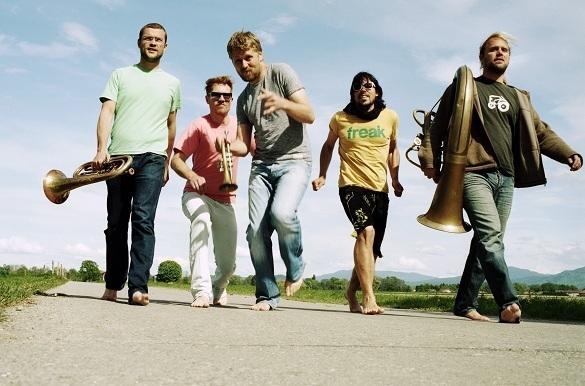 LaBrassBanda: Ihre neueste Single „Nackert“ erscheint am 14. Februar und verspricht gute Laune auf Bayerisch! labrassbanda