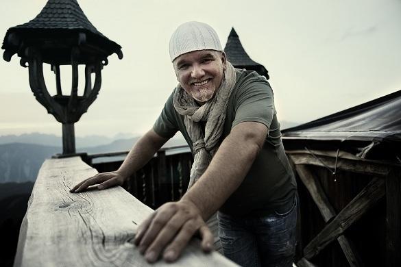 DJ Ötzi startet wie ein Komet durch! Wir dürfen gespannt sein, welche Knaller DJ Ötzis neues Album noch für uns bereithält... DJ Ötzi Wie ein Komet