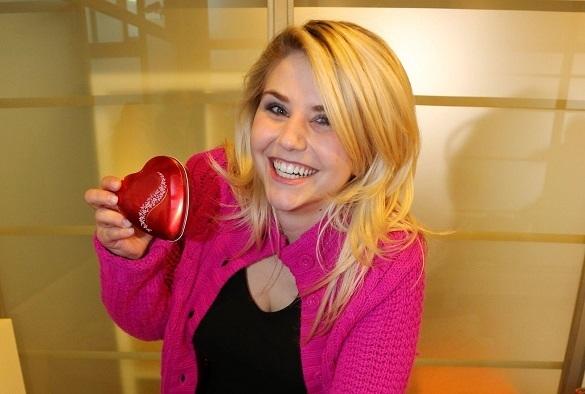 Das Strahlelächeln stimmt schon einmal! Beatrice Egli steht aber durchaus auch gesanglich Helene Fischer in nichts nach! Beatrice Egli