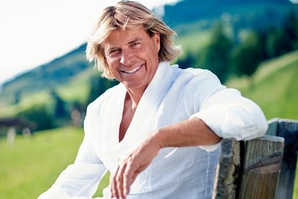 Vom 3.4. bis zum 26.5. ist der sympathische Österreicher in der Veranstaltungsreihe „Frühlingsmelodien mit Hansi Hinterseer“ live zu erleben Hansi Hinterseer Tour Frühlingsmelodien