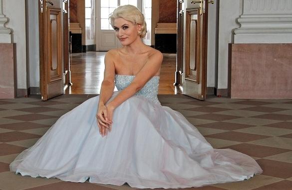 Na wenn dieses Kleid nicht den Sieg verkündet! Kriemhild Maria Siegel als Shopping-Queen? kriemhild maria siegel