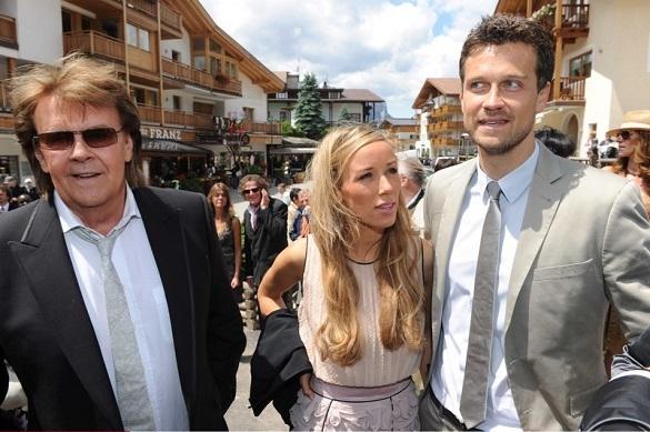 Hier sind die drei noch gemeinsam bei der Hochzeit von Markus Lanz 2011 zu sehen - mittlerweile hatten sie selbst etwas zu feiern! Wayne Carpendale Annemarie Warnkross Hochzeit
