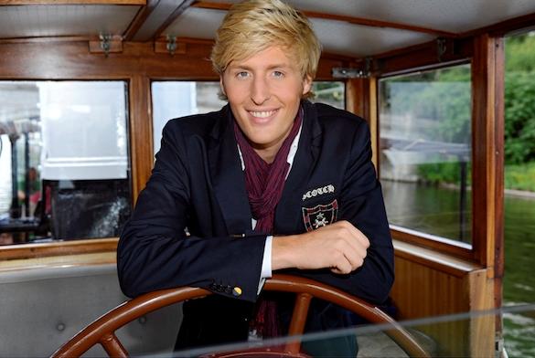 TV-Kapitän Maxi Arland nimmt die Zuschauer am 5. Mai mit auf eine ganz besonder Reise: Mit dem „Musikantendampfer” geht es auf dem Rhein von Mainz nach Köln maxi arland Musikantendampfer