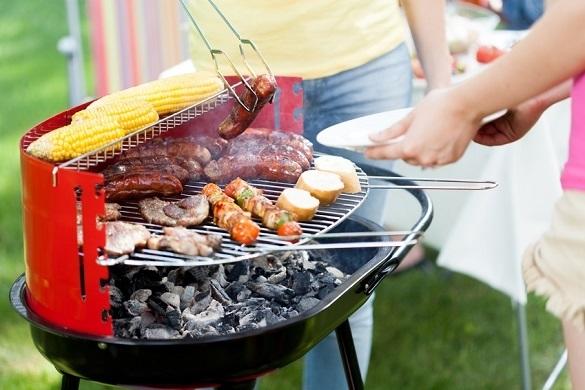 Sobald die ersten Sonnenstrahlen sich zeigen, holen viele den Grill aus dem Keller. Bei manchen ist er auch das ganze Jahr über ein Muss. Gute-Laune-Hits Sommer