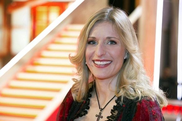 Strahlt wie ein Honigkuchenpferd: Stefanie Hertel darf die Sendung „Alles Liebe zum Muttertag“ moderieren. Stefanie Hertel Muttertag