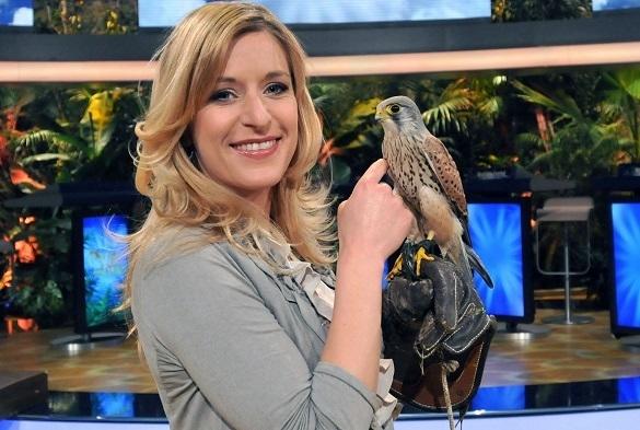 Stefanie Hertl ist heute beim „Unglaublichen Quiz der Tiere“ zu Gast. Es erwarten sie knifflige Fragen über die Tierwelt. Stefanie Hertl Quiz