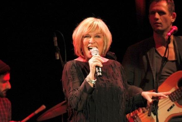 Legte beim Quatsch Comedy Club einen fulminanten Auftritt hin: Sängerin Mary Roos. Mary Roos Konzert
