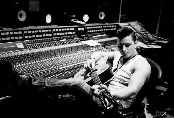 Es gibt wieder etwas neues vom smarten Sänger Andreas Gabalier. „Home Sweet Home“ ist sein neues Baby und bereits ab 7. Juni erhältlich. Andreas Gabalier