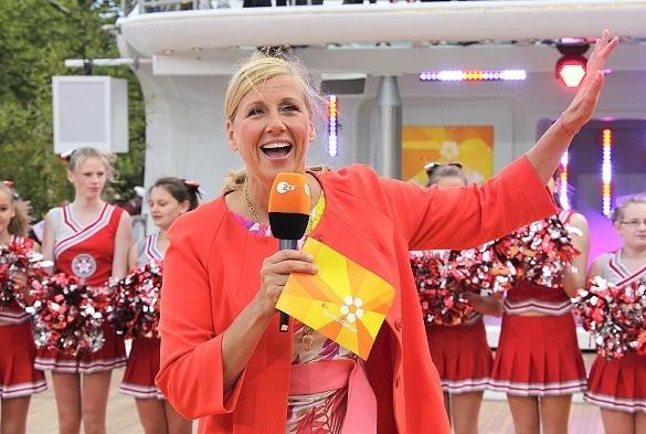 Beim ZDF Fernsehgarten geht es bunt zu: Andrea Kiewel hat immer jede Menge Stars und Acts im Gepäck. Einschalten lohnt sich! ZDF Fernsehgarten