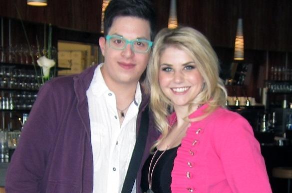 Beatrice Egli hat viele Fans, die sie lieben! Manu ist auch einer davon und ebenfalls Mitglied beim Beatrice Egli Fanforum von Silvia Mitzner. Beatrice Egli SchlagerPlanet Fanseite
