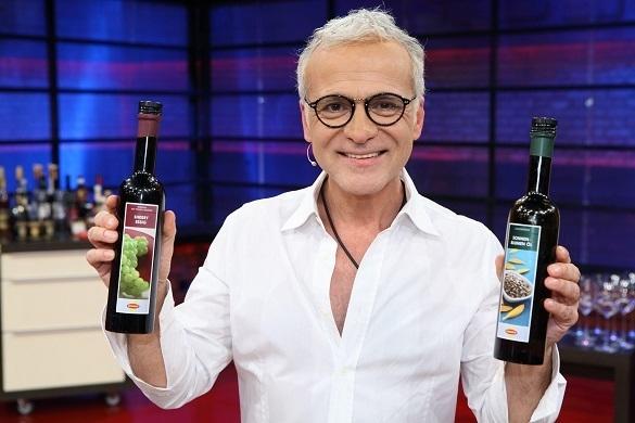 Nino de Angelo wird heute Abend bei der Promi Kocharena gegen Starkoch Steffen Henssler antreten. Ob er das Rennen macht? Nino de Angelo Promi Kocharena