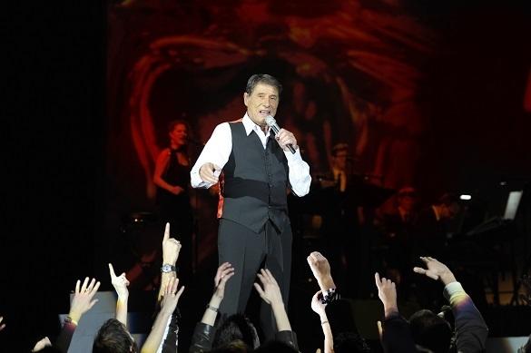 Kaum zu fassen, dass dieser Mann bereits 78 Jahre alt ist! Das sieht man ihm wahrlich nicht an, oder? Udo Jürgens Konzerte 2012