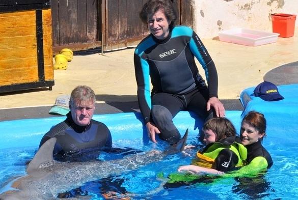 Flipper Olaf Malolepski besuchte die Kinderhilfsorganisation ICH in Spanien - die Kinder und die Delfine freute es! Olaf Flipper Delfin ICH
