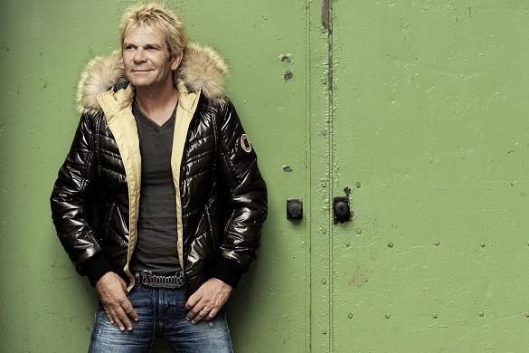Mit seinem neuen Album „Unendlich“ geht er auf große Tournee und überrascht die Fans mit einer tollen Live-DVD! Matthias Reim Kino