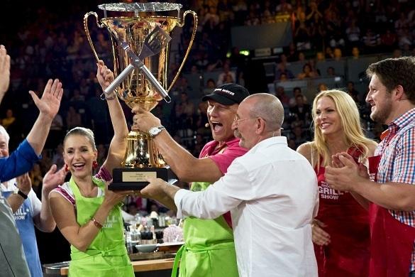 Stefanie Hertel ist nicht nur auf der Bühne ein Star. Auch am Grill macht sie eine gute Figur und holt zusammen mit Axel Schulz den Titel des Grill-Champions. Stefanie Hertel Peta Grillshow