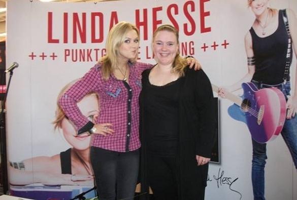Sandra traf Linda Hesse bereits zwei Mal bei einer Autogrammstunde. Linda Hesse Fanseite