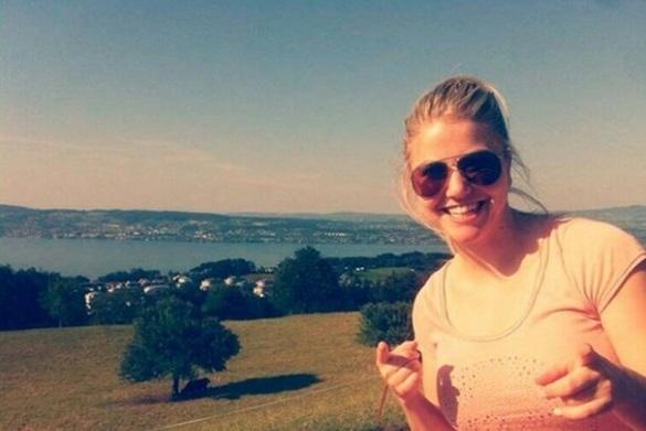 Wie immer am Strahlen: Beatrice Egli mit einem Bild aus ihrer Heimat. Beatrice Egli Facebook