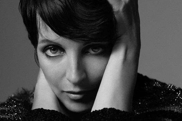 Die Powerfrau ist schon sehr lang im Musikgeschäft tätig. Ihre Musik ist einzigartig und unverkennbar! Nena