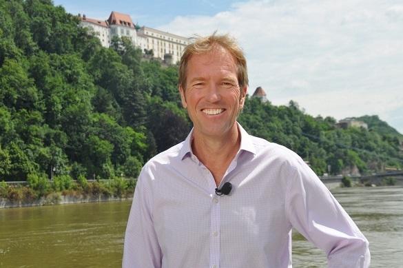 Wie immer sind jede Menge Schlagerkünstler mit dabei. Heute sind Andy Borg, Eva Lind und Heino musikalisch zu hören! Musikalische Reise Regensburg Passau