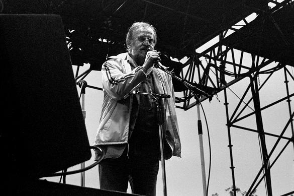 Fritz Rau bei einem Konzert mit Bob Dylan, Joan Baez, und Carlos Santana, Italien 1984. Fritz Rau tot