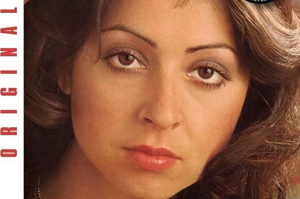 Mit ihrem Schlafzimmerblick bezirzt sie die Fans: Vicky Leandros. Vicky Leandros