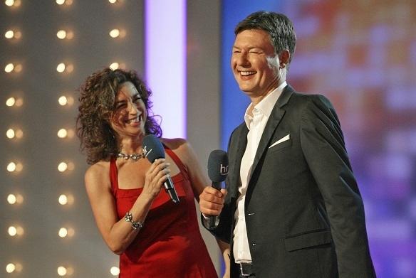 Auch dieses Mal sind Isabel Varell und Dieter Voss die Moderatoren der fünften Schlagerparty und führen mit Spannung und Elan durchs Programm. Schlagerparty - Die Fünfte